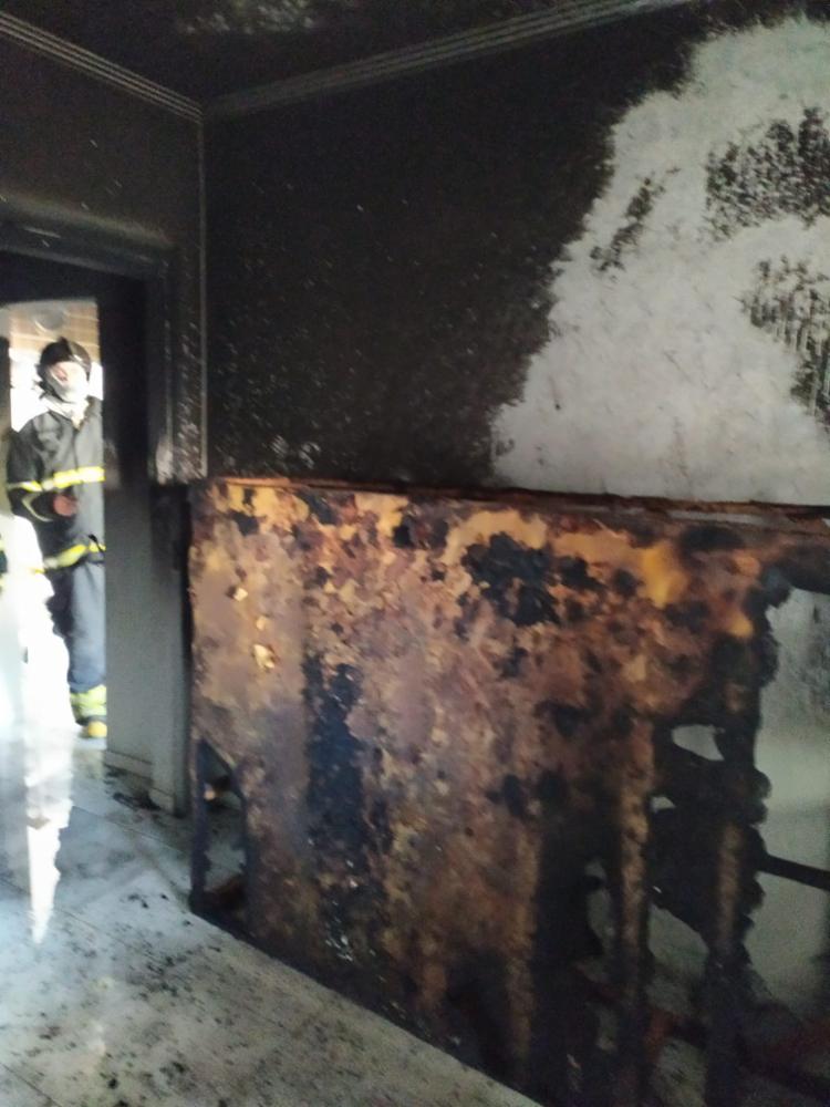 Bombeiros debelam incêndio em residência em Santo Antônio de Jesus