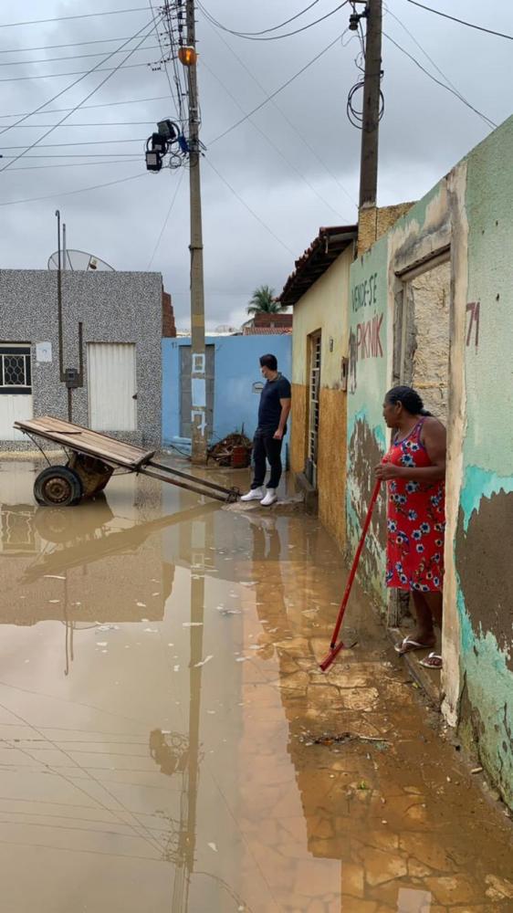 Chuva causa transtornos e água invade casas de moradores em Juazeiro