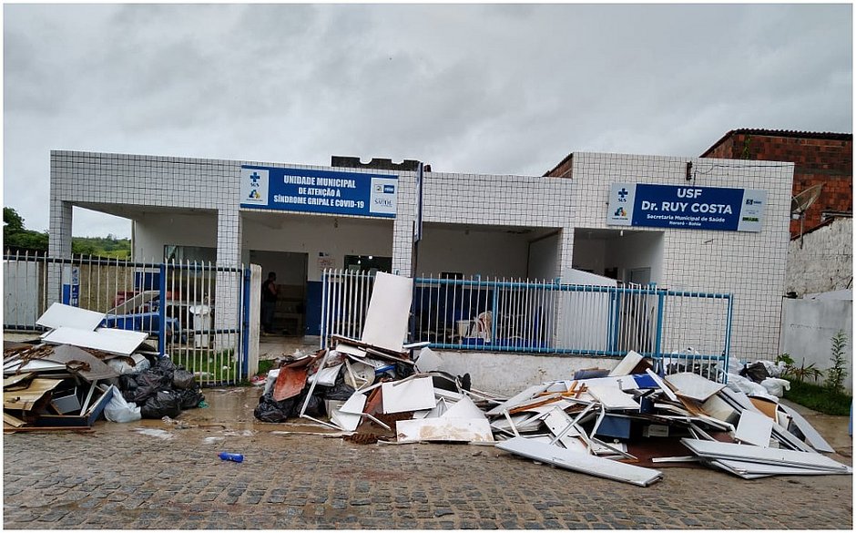 Chuvas geram perdas de vacinas e remédios em ao menos 17 cidades da Bahia