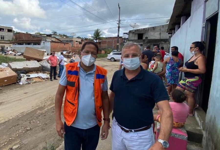 Fábio Vilas-Boas visita sul baiano e alerta para cuidados com leptospirose e diarréia