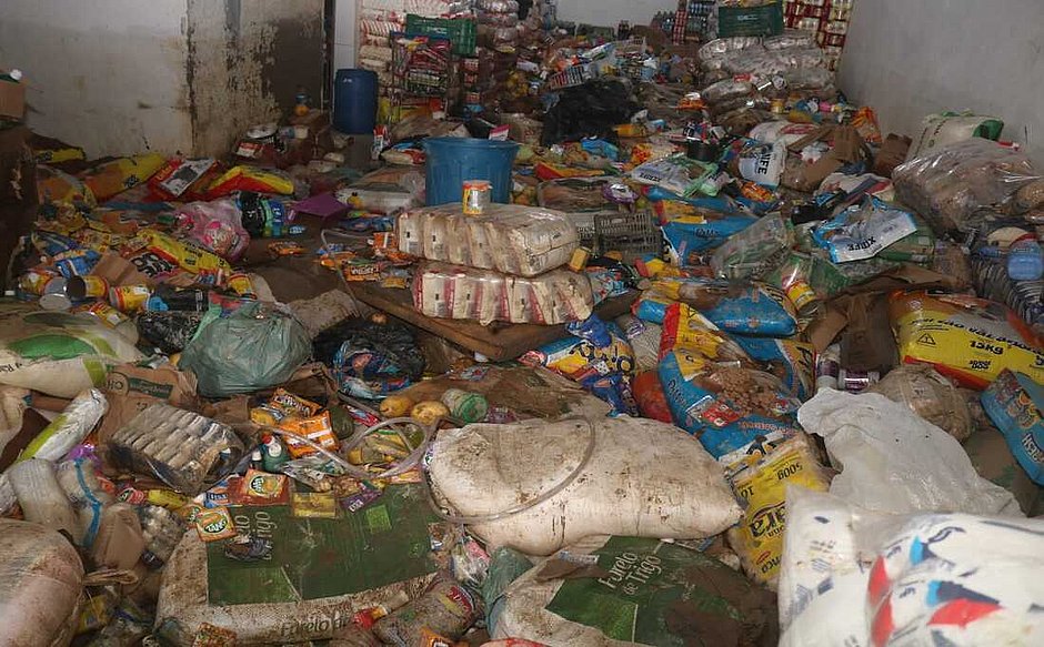 Com mercados devastados pelas chuvas, cidades baianas vivem de doação de comida