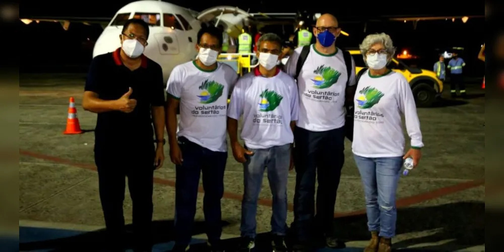 Itabuna: prefeito recebe aeronave cargueira com donativos