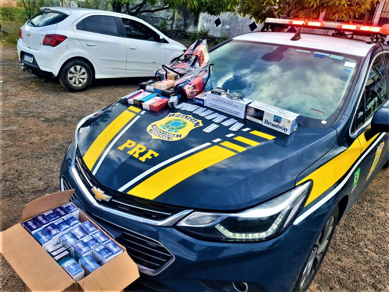 PRF apreende carregamento de cigarros, medicamentos e perfumes na BR-110