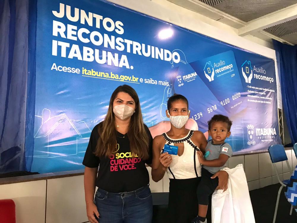 Secretaria de Promoção Social entrega primeiro lote do cartão 'Auxílio Recomeço' em Itabuna