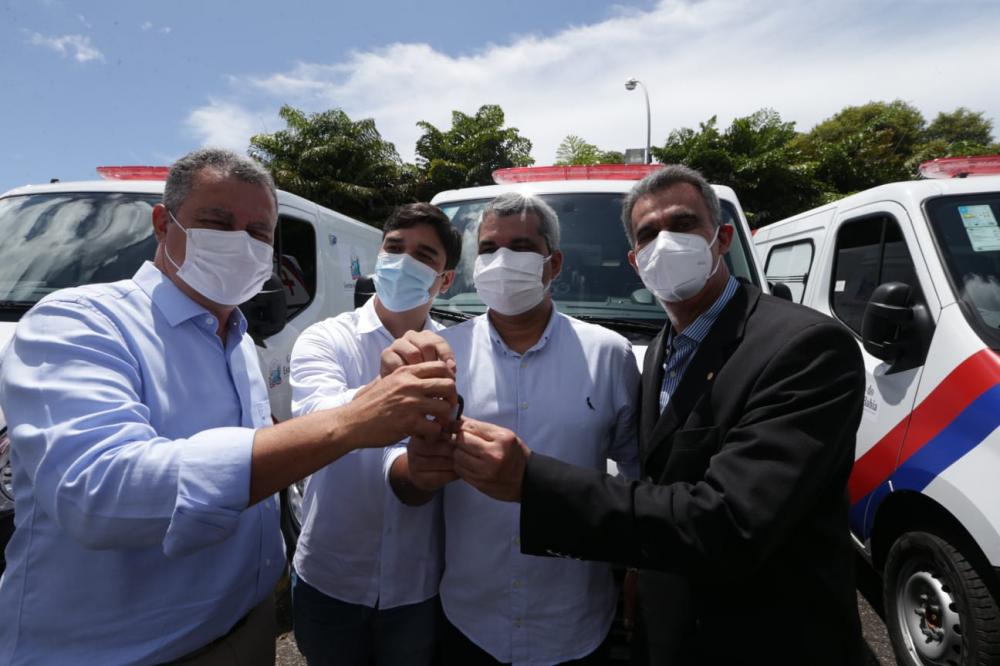 Rui assina convênio de infraestrutura com 34 municípios, entrega 15 ambulâncias e anuncia novos leitos para pacientes com Covid-19 