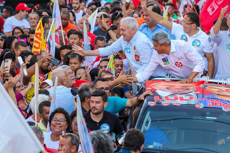 Primeira caminhada de Jerônimo Rodrigues leva multidão às ruas de Itabuna