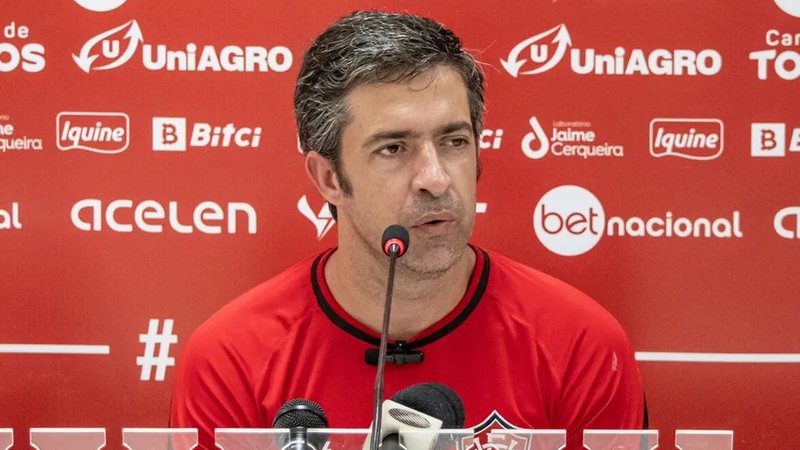Burse assume responsabilidade após goleada sofrida pelo Vitória: 