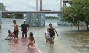 Rio São Francisco invade orla de Juazeiro após vazão da barragem de Sobradinho igualar recorde