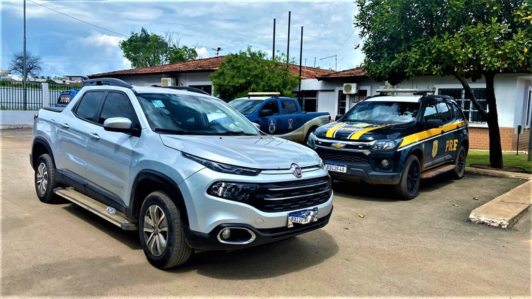Caminhonete Fiat Toro roubada no Rio de Janeiro é recuperada pela PRF na BR 135 em Barreiras
