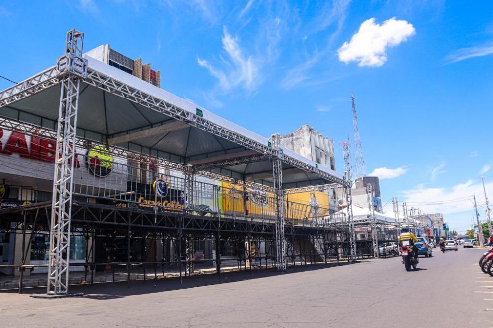 Montagem da estrutura do Carnaval de Juazeiro já deixa a cidade no clima da folia