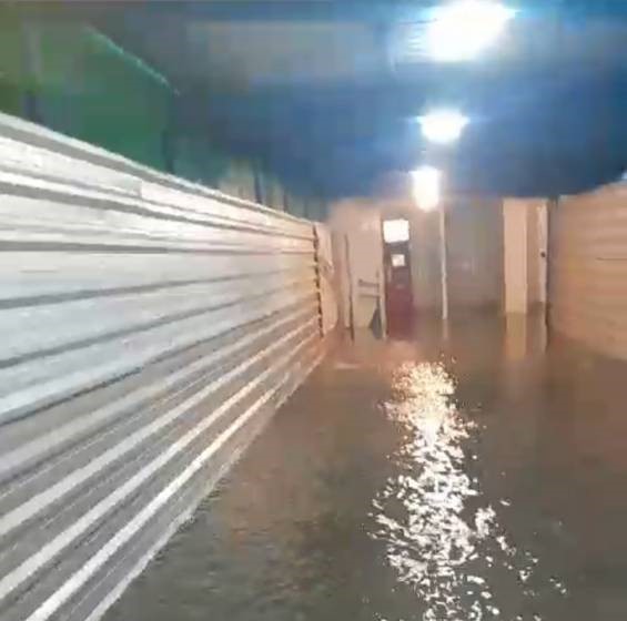 Após chuva, água invade Aeroporto de Ilhéus