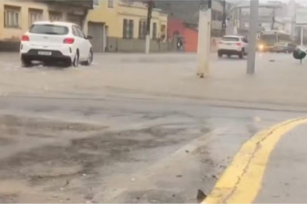 Fortes chuvas causam transtornos no sul da Bahia