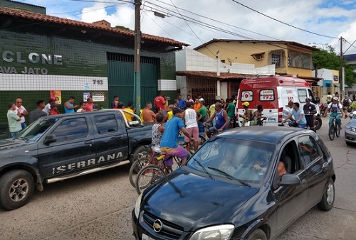 Homem é morto a tiros dentro de lava jato em Ilhéus
