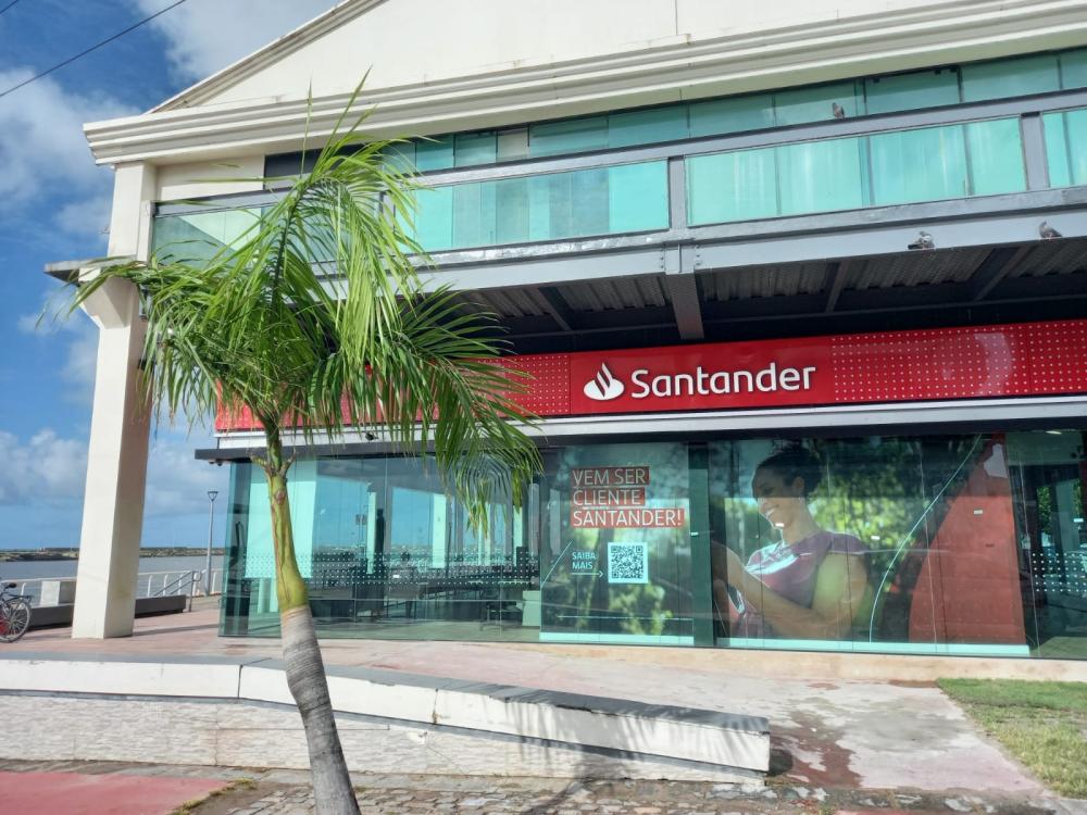 Santander abre vagas na Bahia para especialistas em seguros e consórcio com salário a partir de R$ 7,3 mil