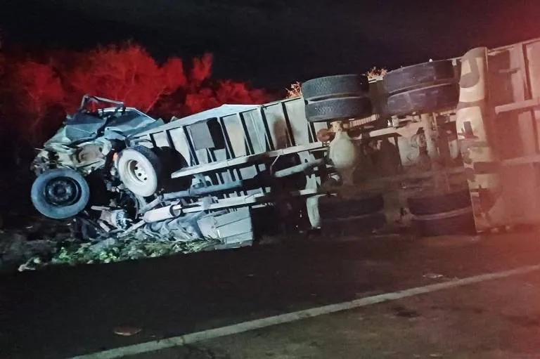 Motorista de caminhão nega ter invadido contramão em acidente que deixou 16 mortos na Bahia