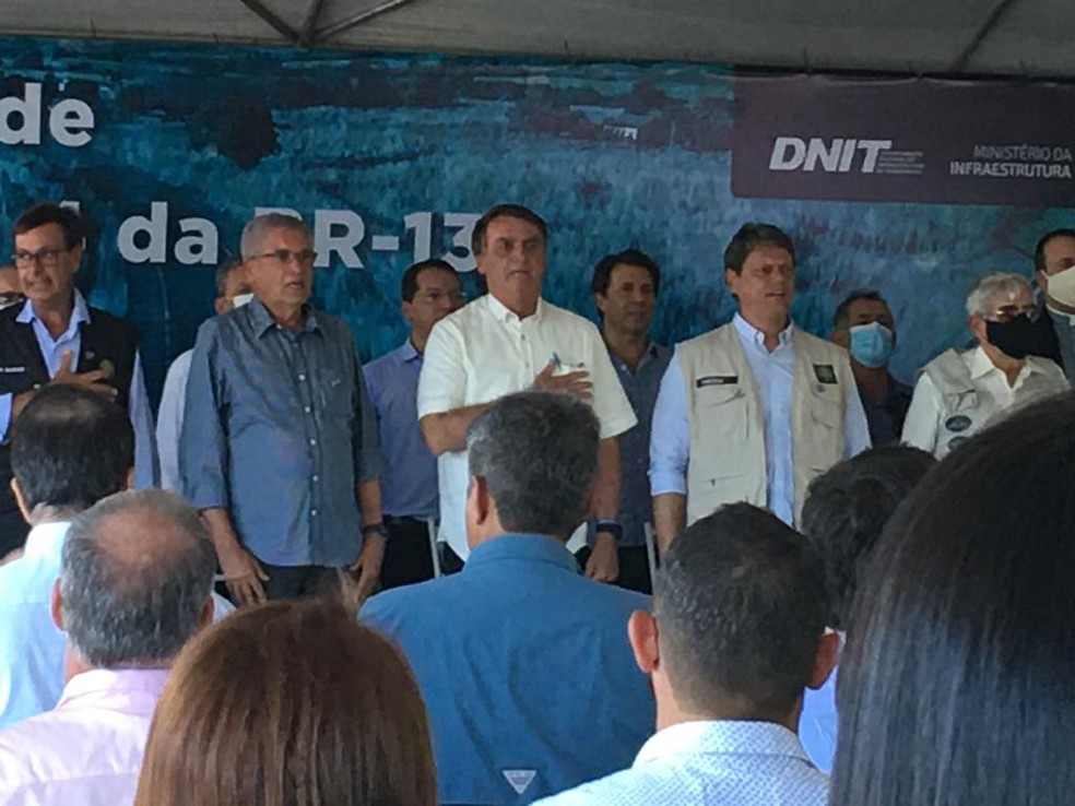 Bolsonaro viaja a Coribe para entregar parte da obra de adequação da BR-135 na Bahia